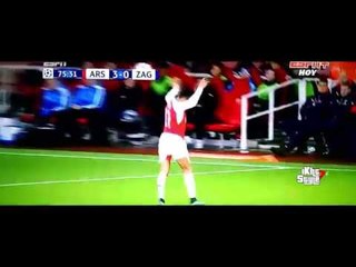 Alexis Sanchez takes ball down with his neck during Arsenal vs Dinamo