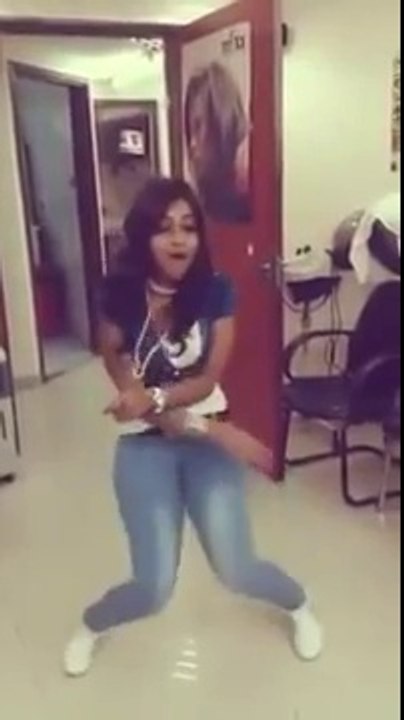 Hot  Ethiopian girl dancing