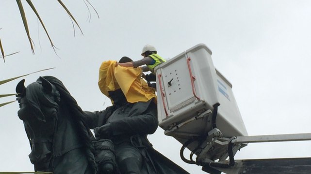 Napoléon porte le maillot jaune pour le passage du Tour de France à Cherbourg