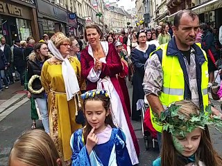 Bayeux : l'école Saint-Joseph dans le défilé