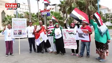 بالفيديو.. متظاهرو القائد إبراهيم فى ذكرى 30 يونيو: مصر لن تركع أبدا