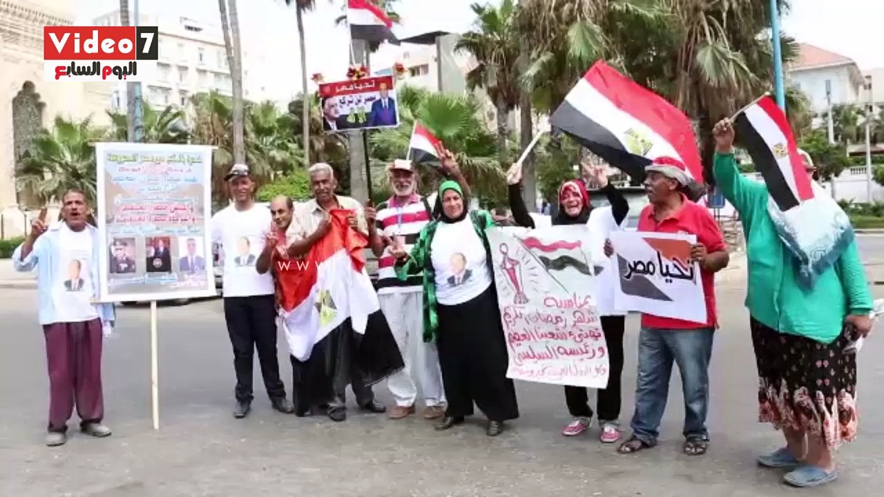 بالفيديو.. متظاهرو القائد إبراهيم فى ذكرى 30 يونيو: مصر لن تركع أبدا
