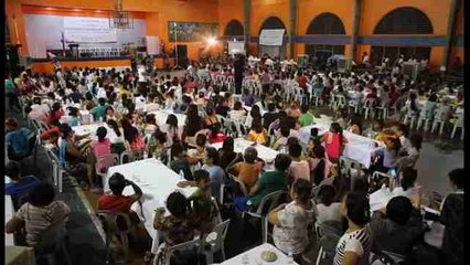 Duterte dedica a los pobres su primera cena como presidente filipino