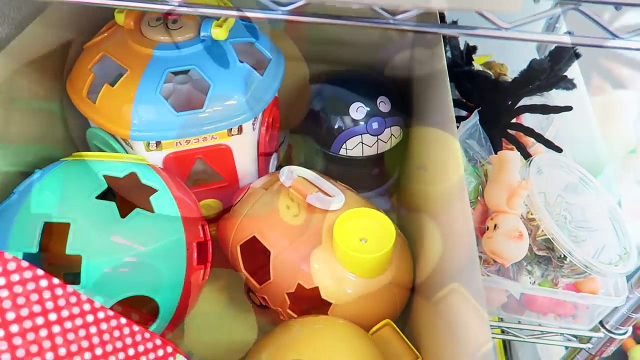 アンパンマン アンパンマンのパトロール 撮影スタジオ探検 おもちゃの町 その3 箱の中にはどんなおもちゃがあるかな Anpanman Toy Studio