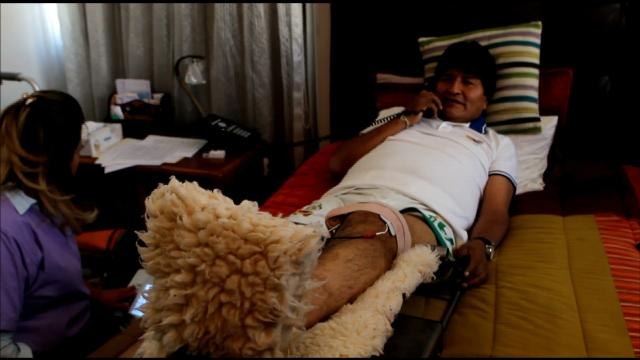 Evo Morales se recupera de operación de rodilla, pero no camina por sí mismo
