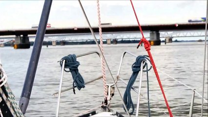Mast legen mit Spi-Baum Friendship 28 / Mast strijken FS28