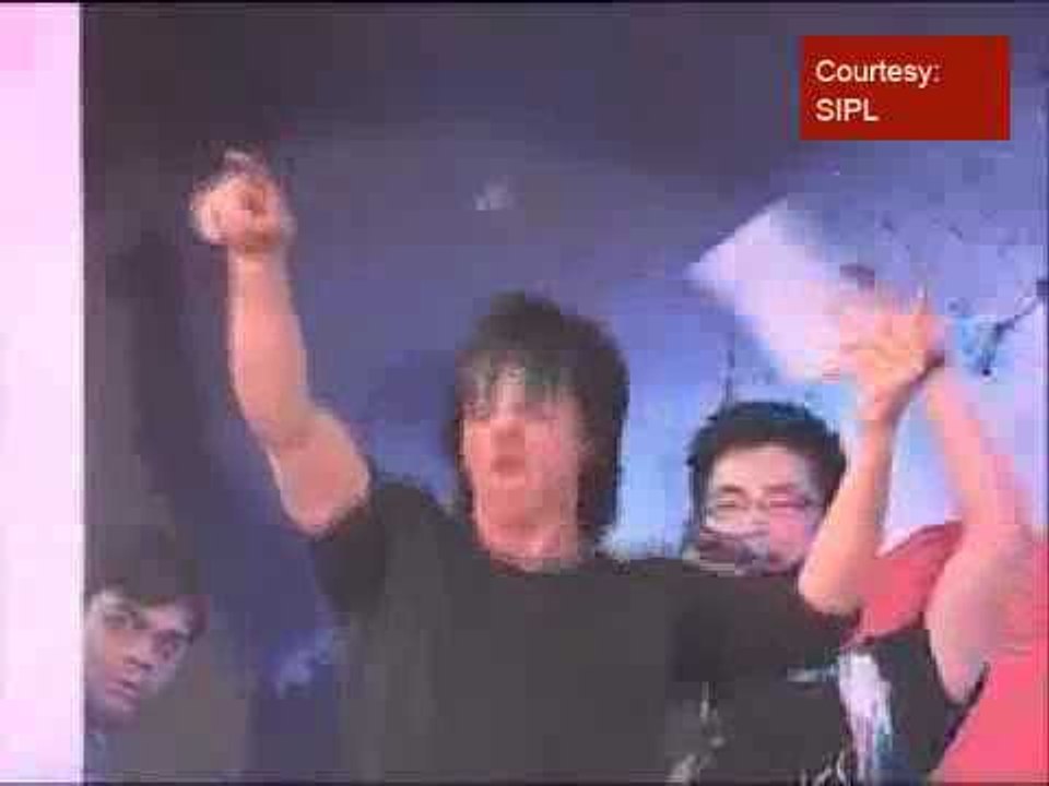 Shahrukh Khan's dance at Kolkata  City Centre Mall