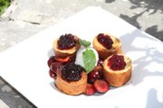 Pain perdu brioché de mon amatxi, cerise à la plancha, sorbet mamia