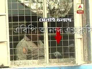 Sweeper playing as doctor: stiches patient at SSKM Hospital