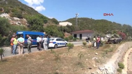 Alanya Takla Atan Otomobil Ağacı Devirip Ters Döndü, Genç Kız Yaralandı