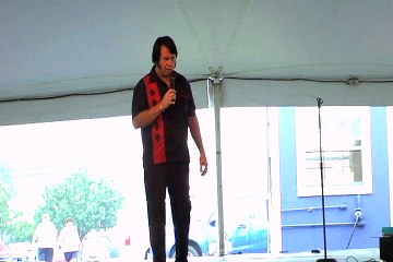 Tommy Crosslin sings 'Trying To Get To You' Elvis Week 2008