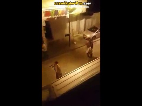 İlahi Söyleyerek Sahura Kaldıran Tam Teçhizat Ramazan Davulcuları