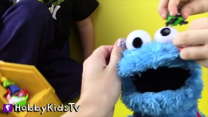 World's Biggest COOKIE MONSTER Surprise Egg! Sesame Street Toys HobbyKidsTV_3