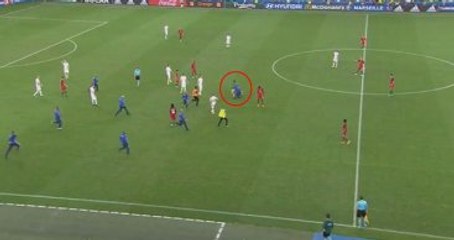 Polonya-Portekiz Karşılaşması Oynanırken Sahaya Taraftar Girdi