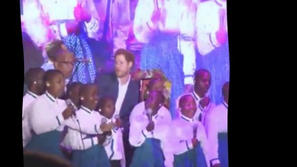 Le Prince Harry fan de Coldplay chante avec eux sur scène !