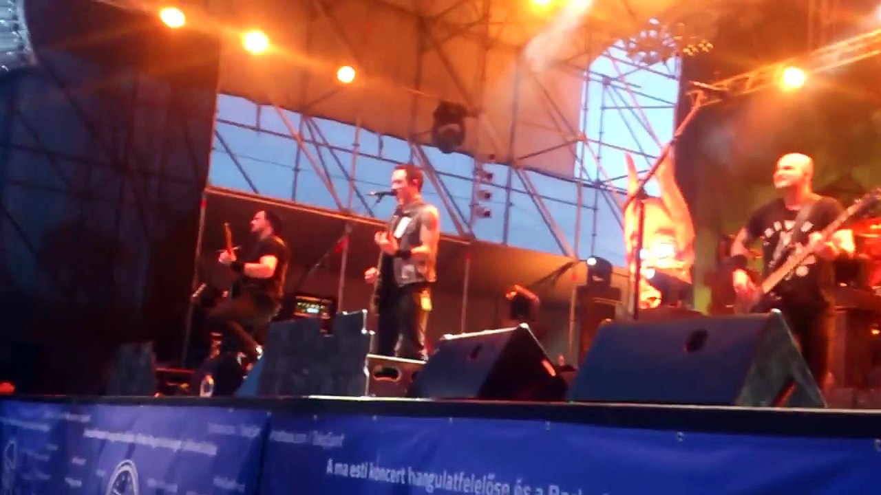 Trivium live in Budapest Built to fall (bad quality)