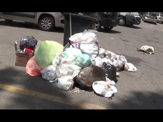 Aversa (CE) - Rifiuti lungo le strade in pieno giorno (30.06.16)