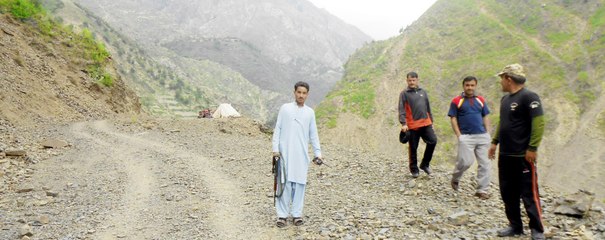 parachinar arsahdhussain darinda bangash  funny2016 - Nice Performance In