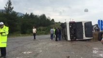 Yolcu Otobüsü Devrildi: 25 Yaralı