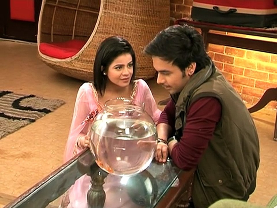 Bihan's Cute Gift for Thapki _ Thapki Pyaar Ki - 21st June 2016