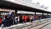 Lille: Supporters belges arrivent en nombre et sont fouilles à la sortie du train par la police