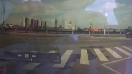 Мерседес улетел в Москву реку
