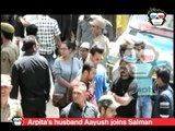 SHOOT VIDEO! Salman seen with Arpita's husband Aayush at the shoot of 'Bajrangi Bhaijaan' in Kashmir