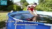 Un jeune américain fait trempette dans une piscine de Coca-Cola pur