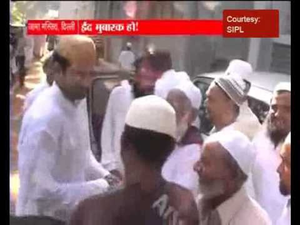 Cricketer Irfan Pathan greets people on Eid