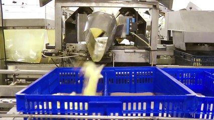 Priviți ce lucruri ÎNGROZITOARE se petrec în industria cărnii.. Au filmat în SECRET pentru a arăta publicului realitate