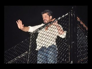 VIDEO:  SRK turns 50, waves to fans from ‘Mannat’