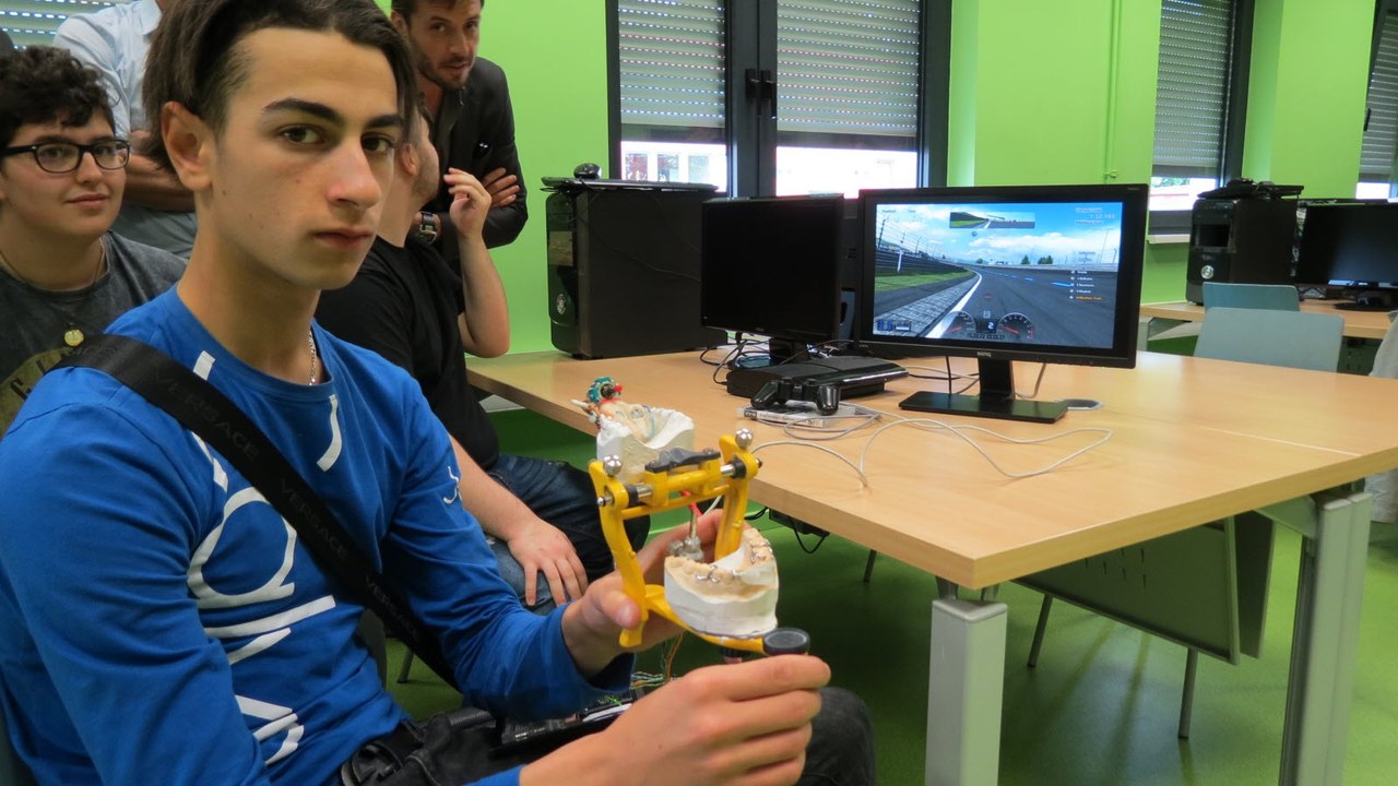 Une manette de jeu pour tétraplégiques mise au point au lycée Condorcet à Schoeneck