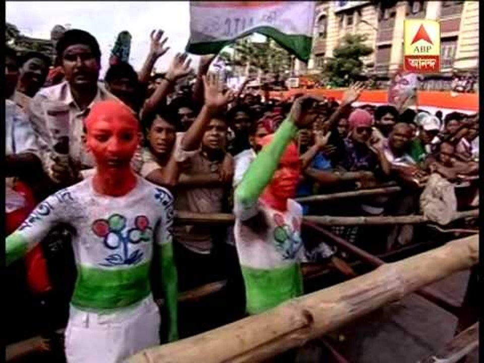 People started to gather at Dharmatala as Trinamool to obseve Martyrs' Day  today