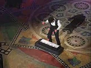 Play Piano by Juggling | Funny Clips | Funny Guitar