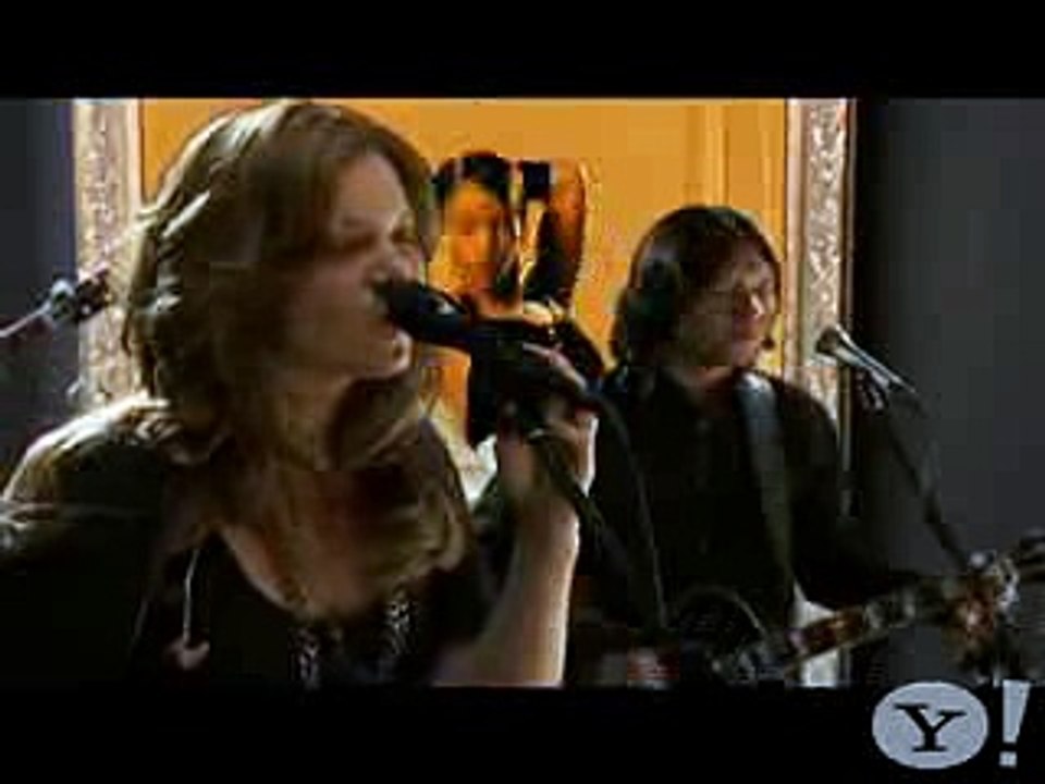 Mandy Moore Live