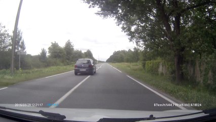 grille ligne blanche et se retrouve au feu avec moi