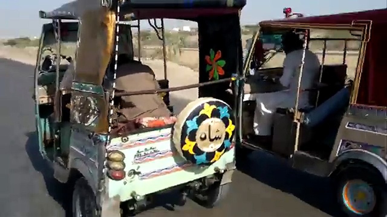 Karachi Rickshaw Race - Pakistani Funny Rickshaw Race