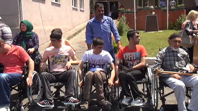 FİZİKSEL ENGELLİLER DERNEĞİ ÜYESİ 41 KİŞİYE TEKERLEKLİ SANDALYE TÖRENLE TESLİM EDİLDİ