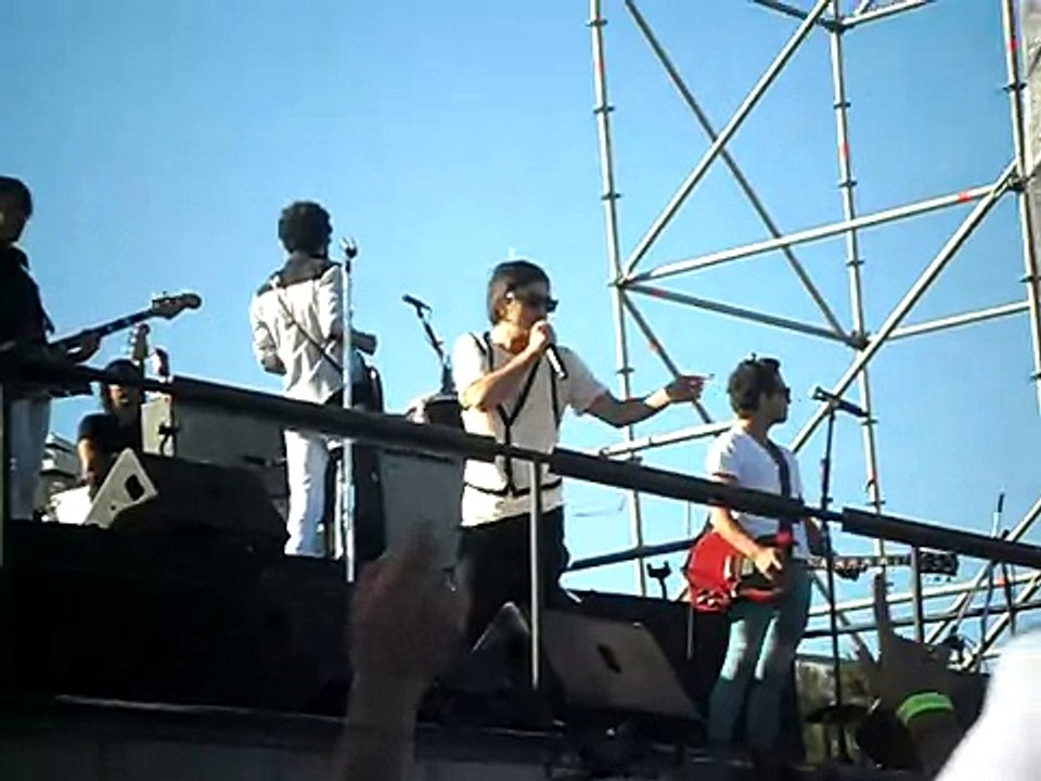 Babasónicos - Flora y Fauno (Vivo - Pinamar 28/01/2012)