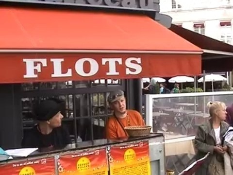 L'hymne par des chanteurs de rue