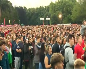 Galler taraftarı 3. golden sonra uçuşa geçti!