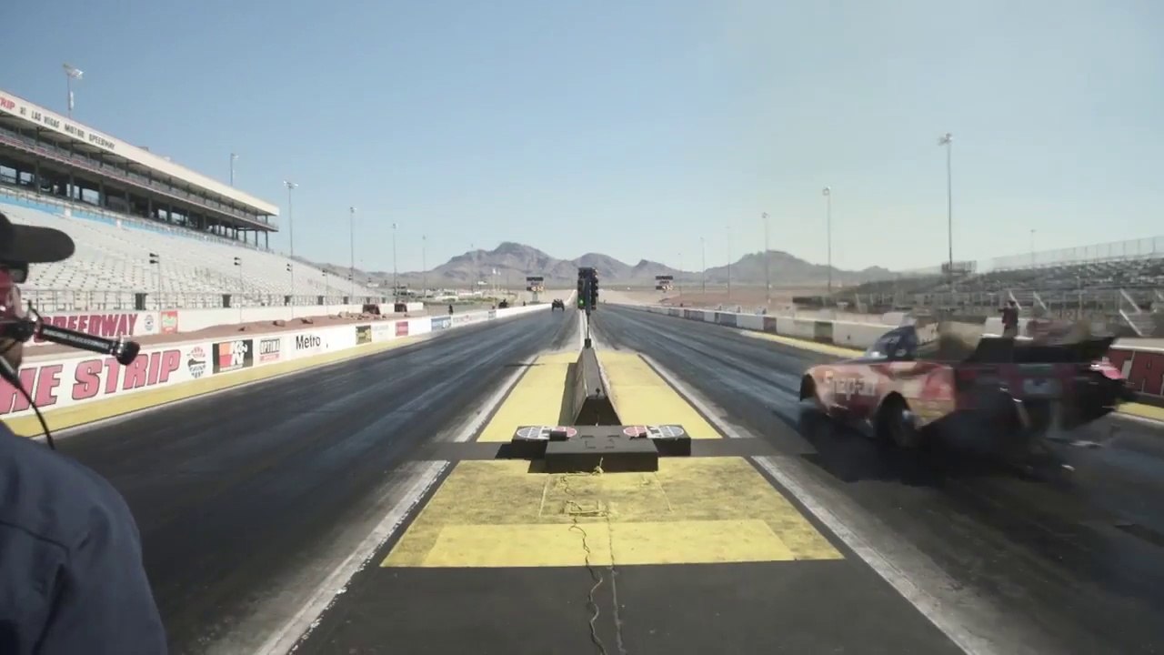 Départ arrêté d'un buggy contre un dragster... Impressionnant !