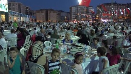 Kadır Gecesı?nde 15 Bın Vatandas Iftar Yaptı