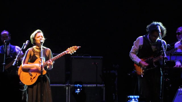 Natalia Lafourcade - Hasta la raíz (Teatro Cariola, 26-11-15)