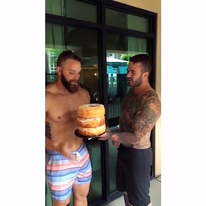 Gateau d'anniversaire surprise