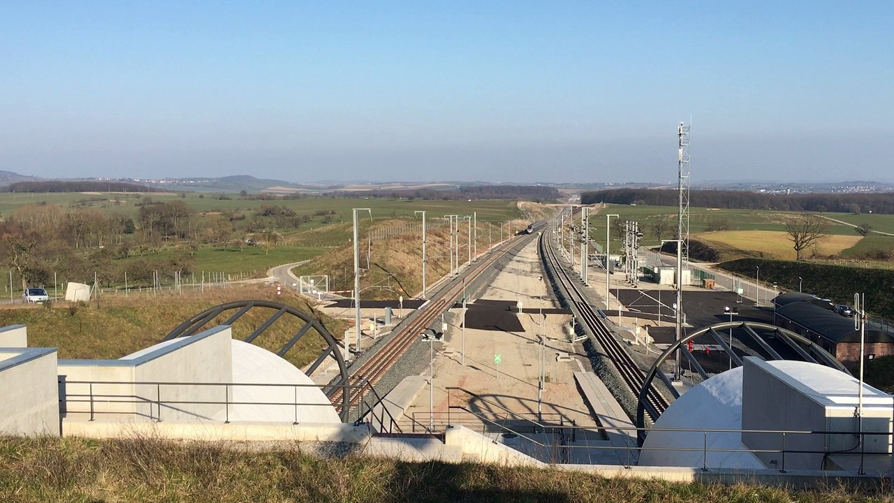 Passage du TGV à Ernolsheim-lès-Saverne sur la ligne LGV Est Européenne