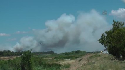 Edremit'te Çöplük Yangınına 2 Helikopterle Müdahale Edildi