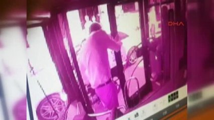 İzmit Başkasının Otobüs Kartını Kullandı, İtiraz Eden Şoförü Bıçakladı