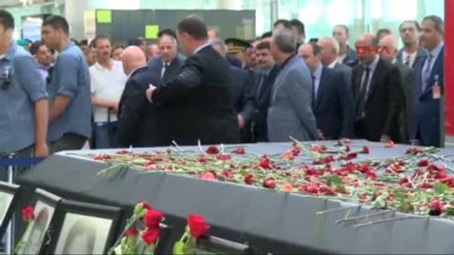 Cumhurbaşkanı Erdoğan, Atatürk Havalimanı'nda İncelemelerde Bulunuyor