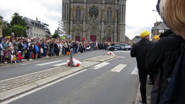 Echappée d'Anthony Delaplace et Alex Howes vue d'Avranches lors de la première étape du Tour de France 2016